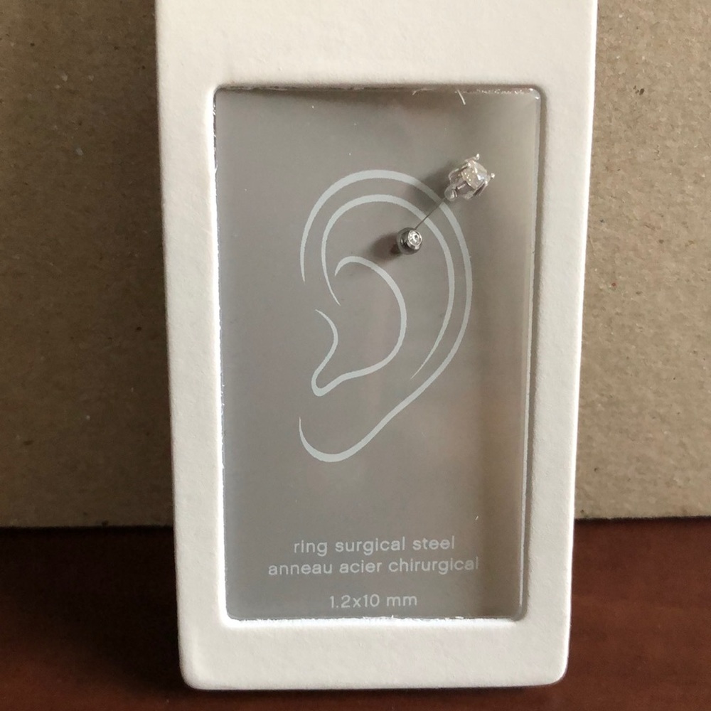 Cartilage hoop stud